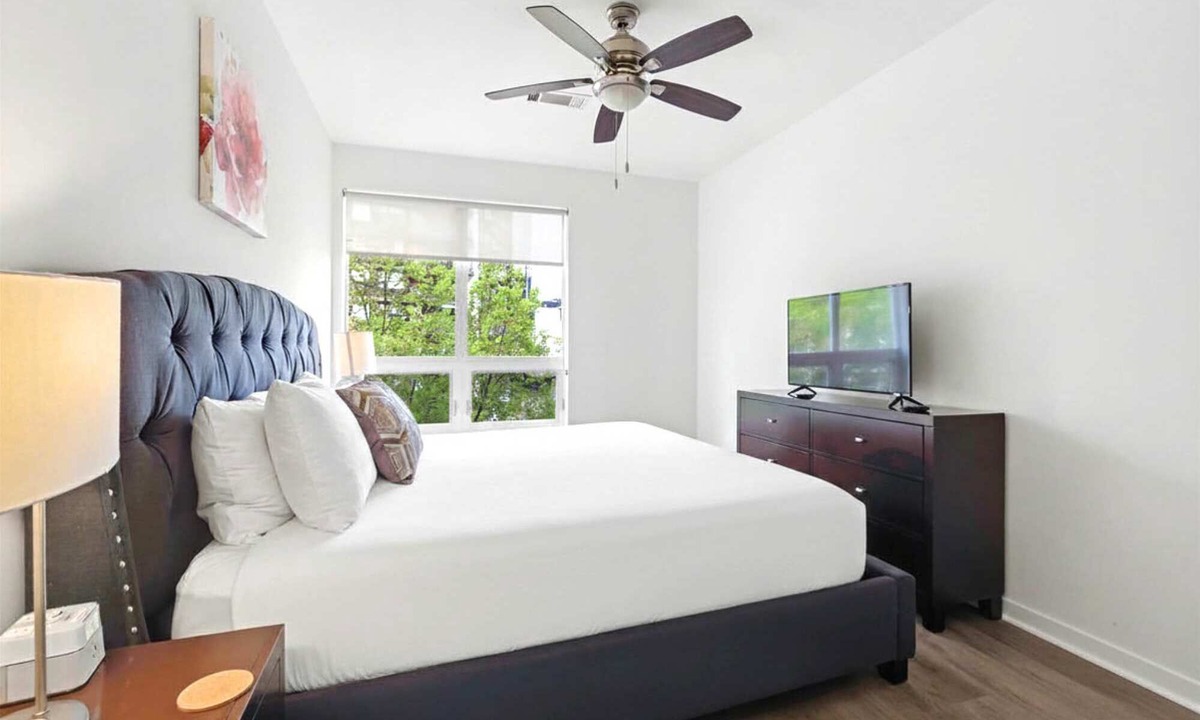 Downtown Apartment | Modern Apt with Pool | Walk Downtown