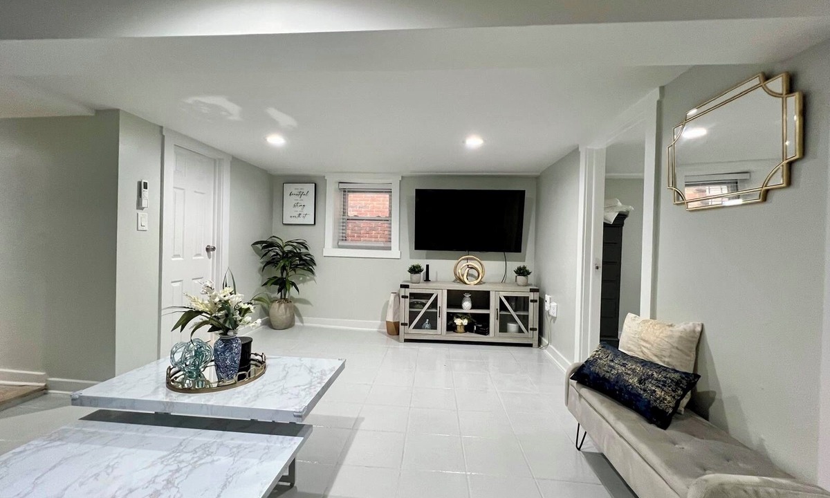 North Bergen Apartment | Cozy 2-bedroom Gem in charming North Bergen with Parking, backyard, and grill