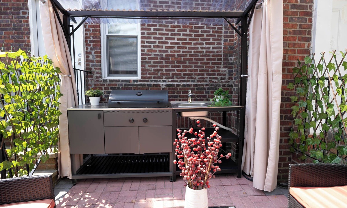 Queens Apartment | Brand New! Parking! Laundry/Kitchenette! Main St!