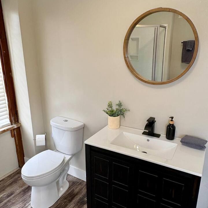 Bellevue House | Paddle Wheel Suite-Potter’s Mill