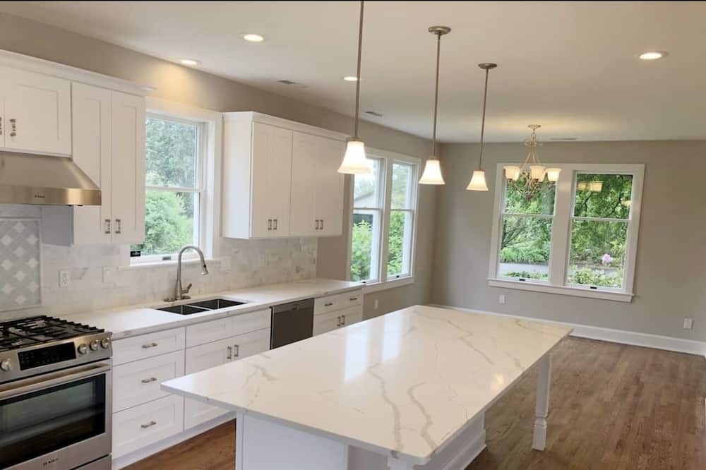 Photo of Kitchen in Cove - East Side - Shippan