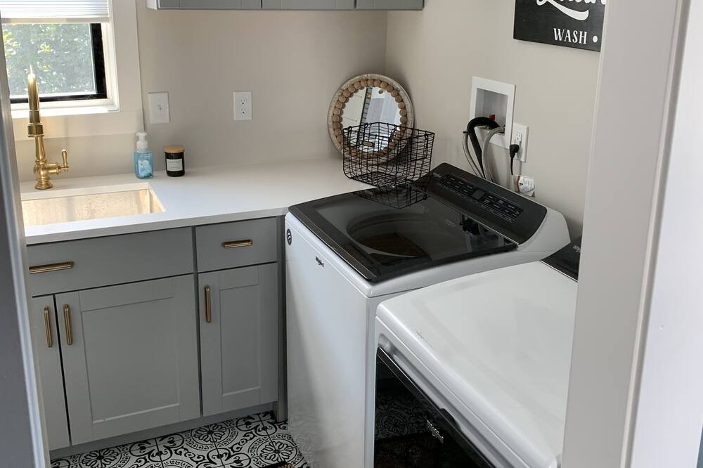 Photo of Kitchen in Cove - East Side - Shippan