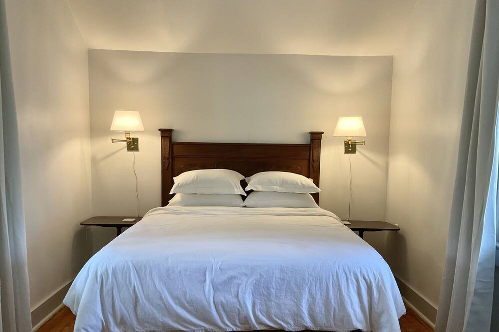 Photo of Bedroom in Uptown Historic District