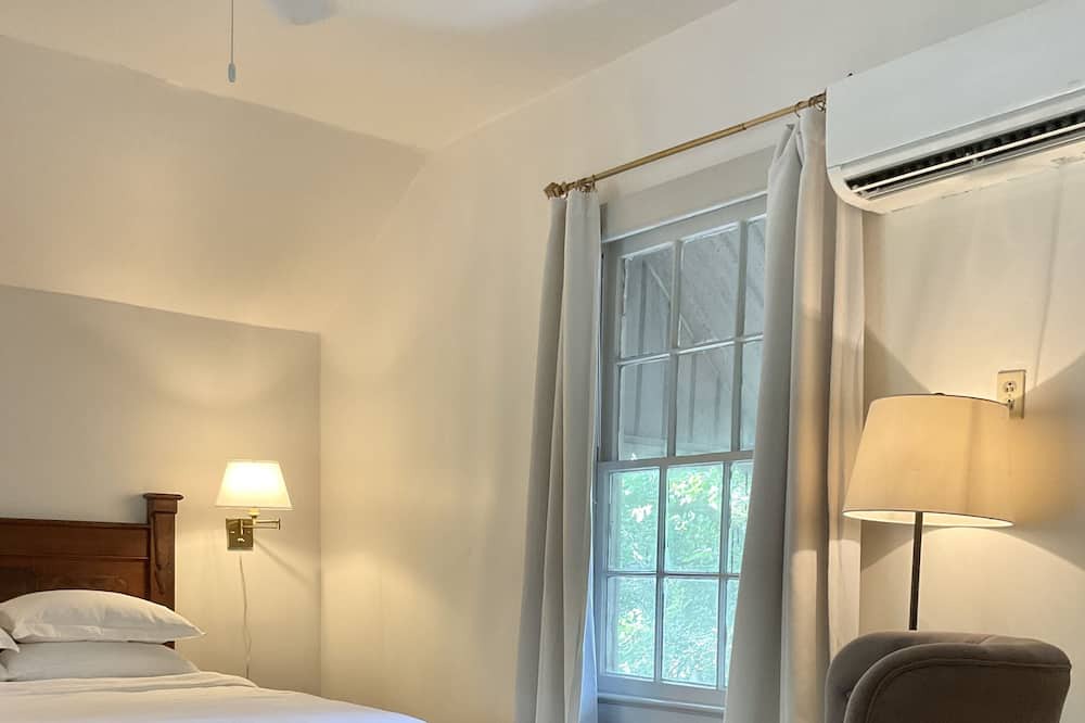 Photo of Bedroom in Uptown Historic District