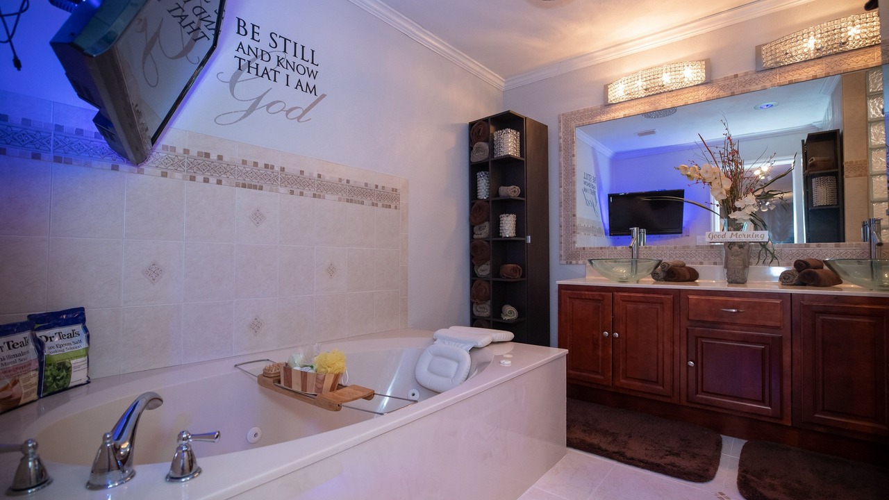 Photo of Bathroom in Tropic