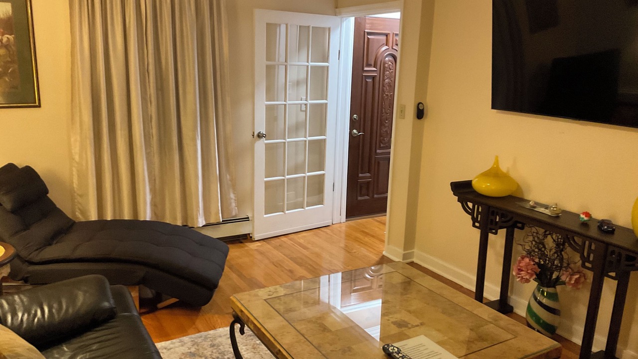Photo of Livingroom in Elmont