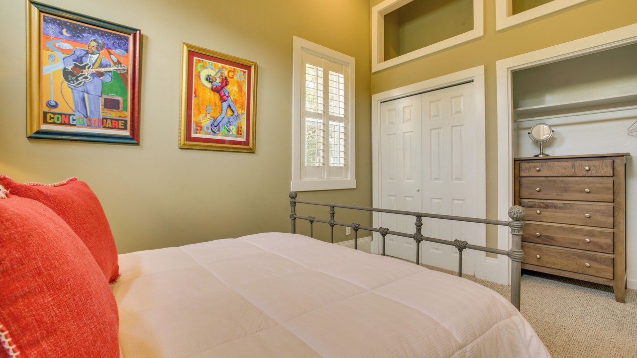 Photo of Bedroom in Uptown Historic District