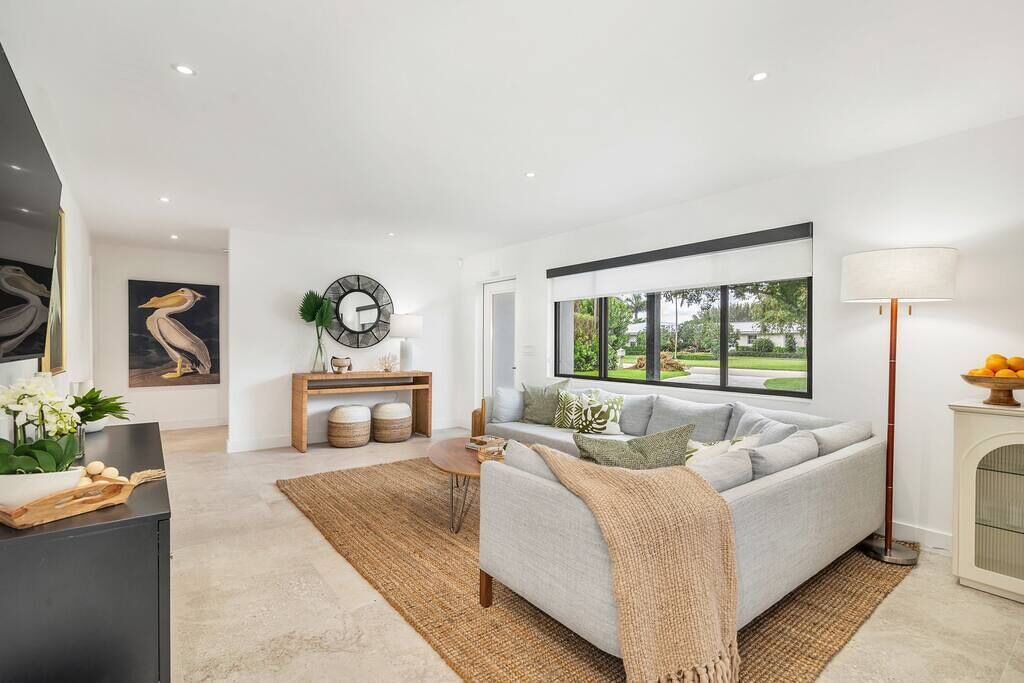 Photo of Livingroom in Lake Clarke Shores