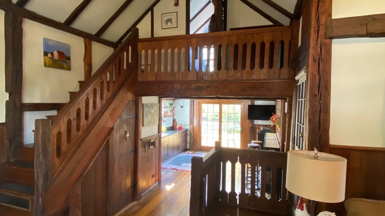 Photo of Livingroom in Newtown