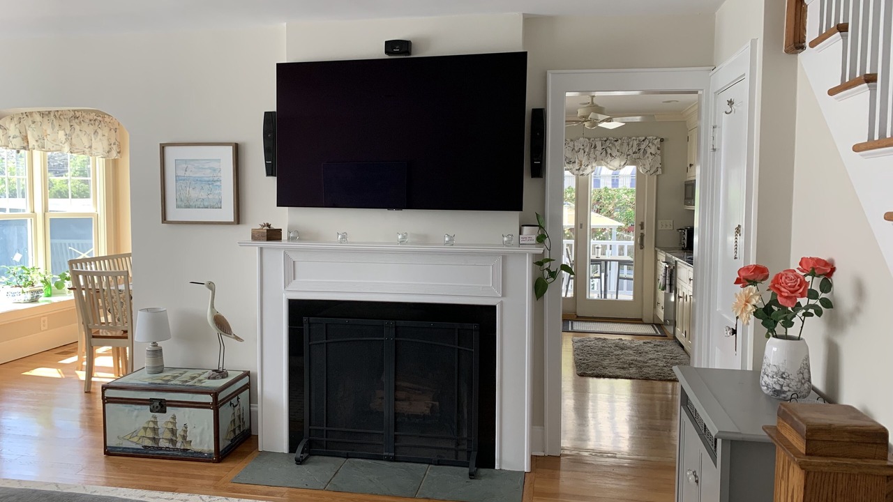 Photo of Livingroom in Cove - East Side - Shippan