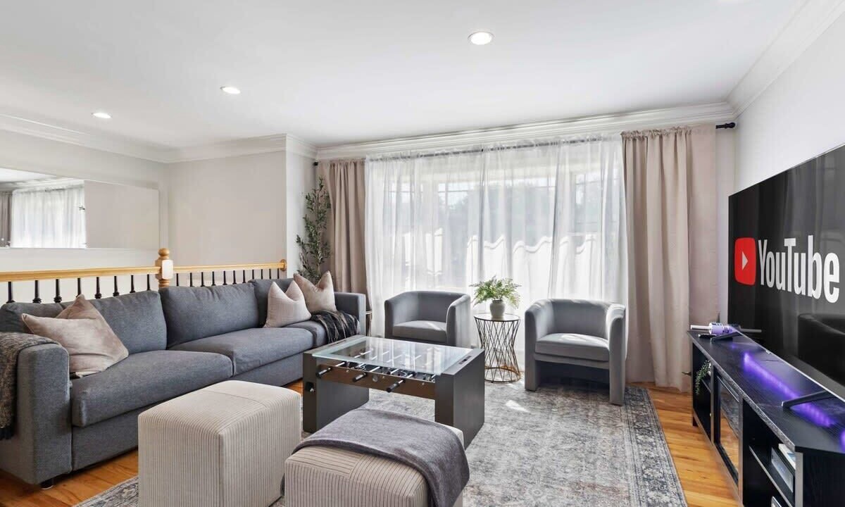 Photo of Livingroom in Cove - East Side - Shippan