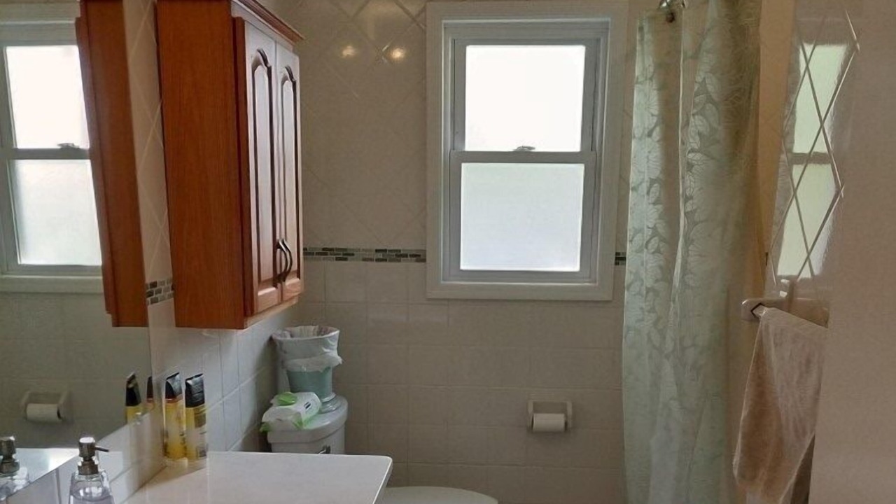 Photo of Bathroom in Teaneck