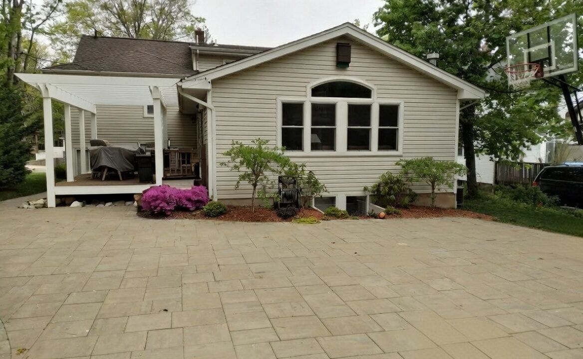 Photo of Outdoor in Teaneck