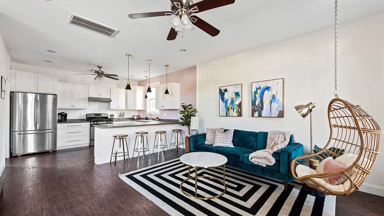Photo of Livingroom in Esplanade Ridge