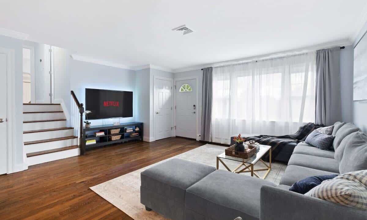 Photo of Bedroom in Cove - East Side - Shippan