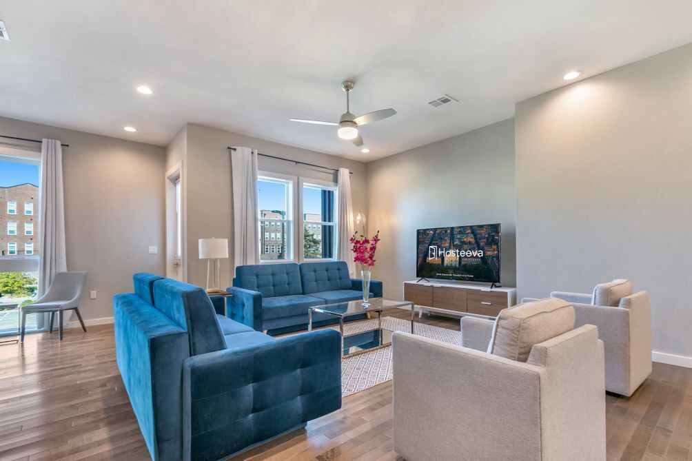 Photo of Livingroom in Mid-City