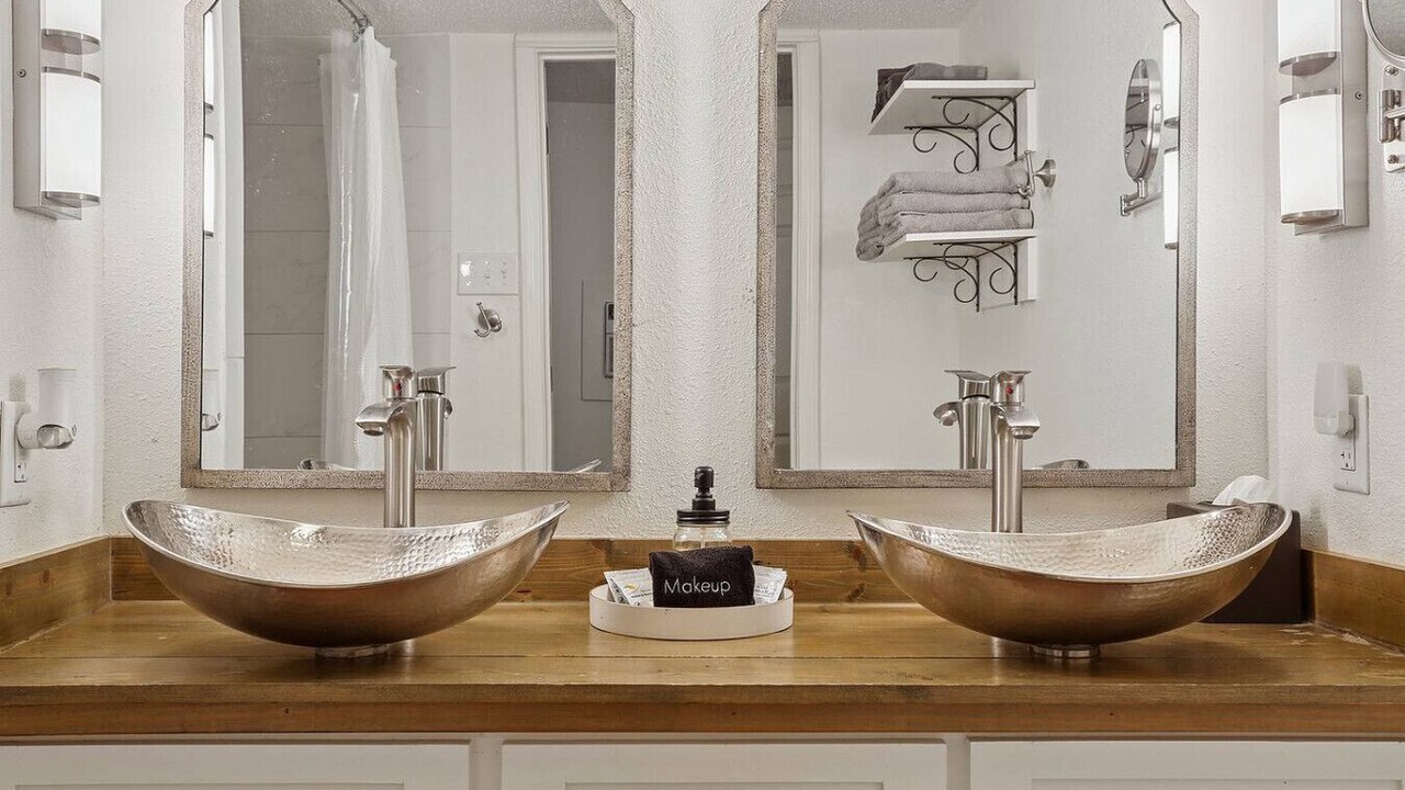 Photo of Bathroom in Tulane - Gravier
