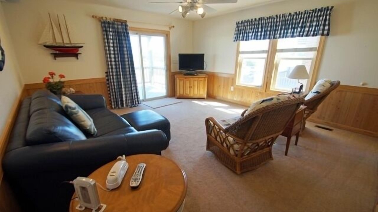 Photo of Livingroom in Kill Devil Hills