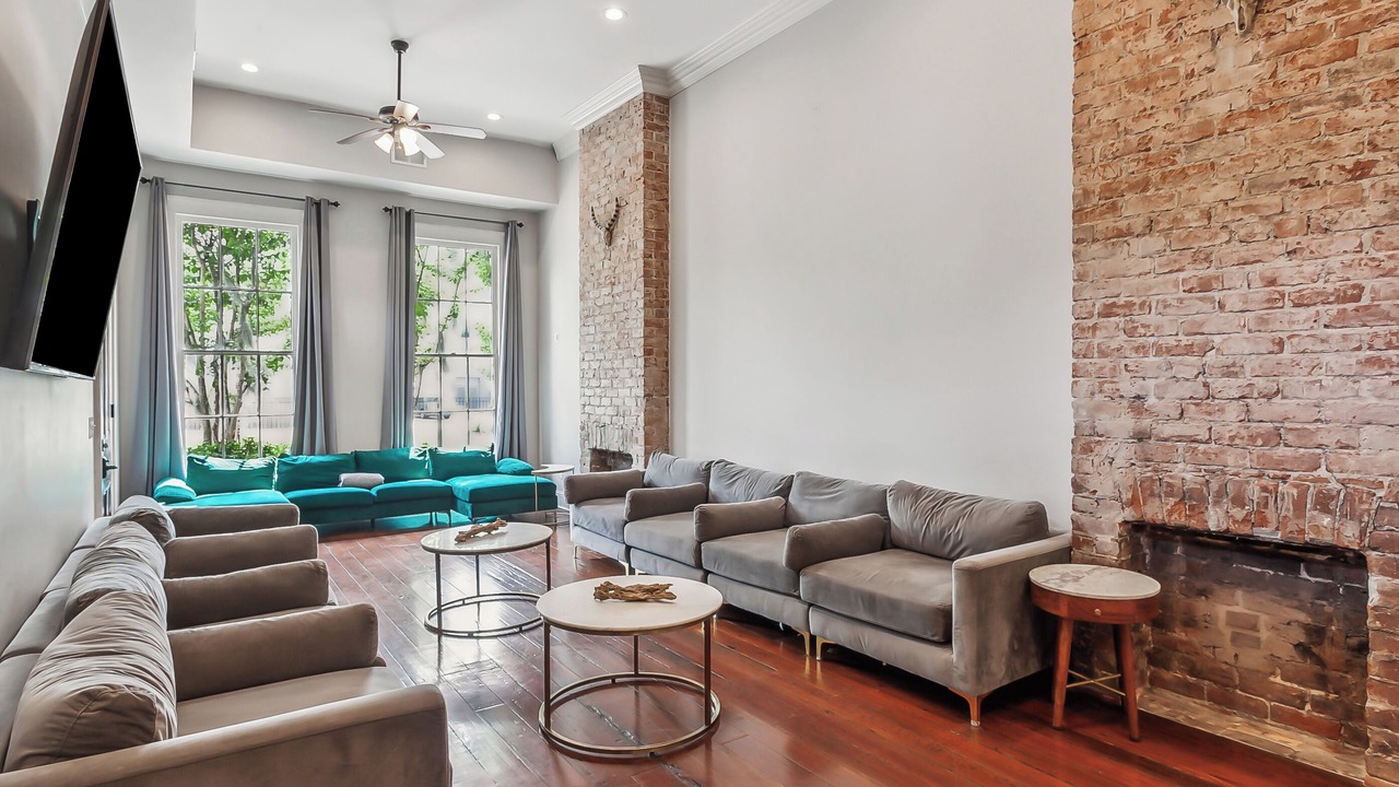 Photo of Livingroom in Seventh Ward