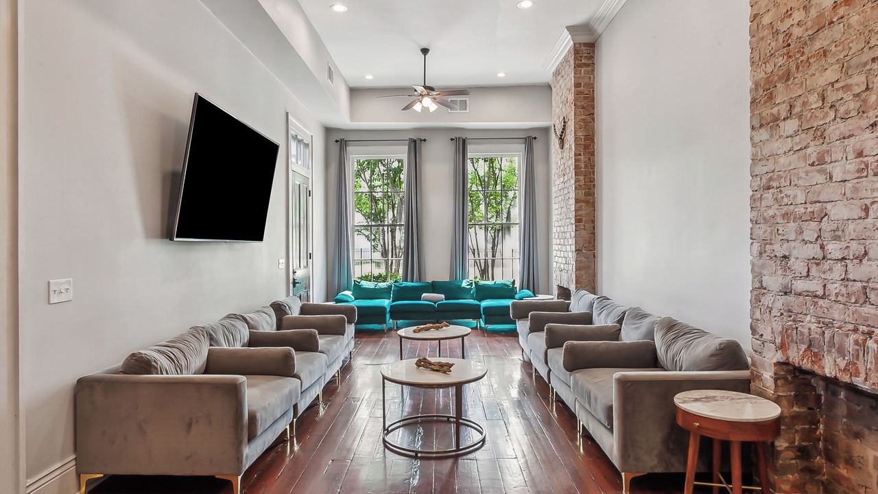 Photo of Livingroom in Seventh Ward