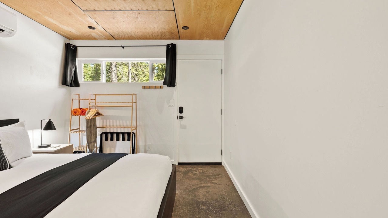 Photo of Bedroom in Lakeside