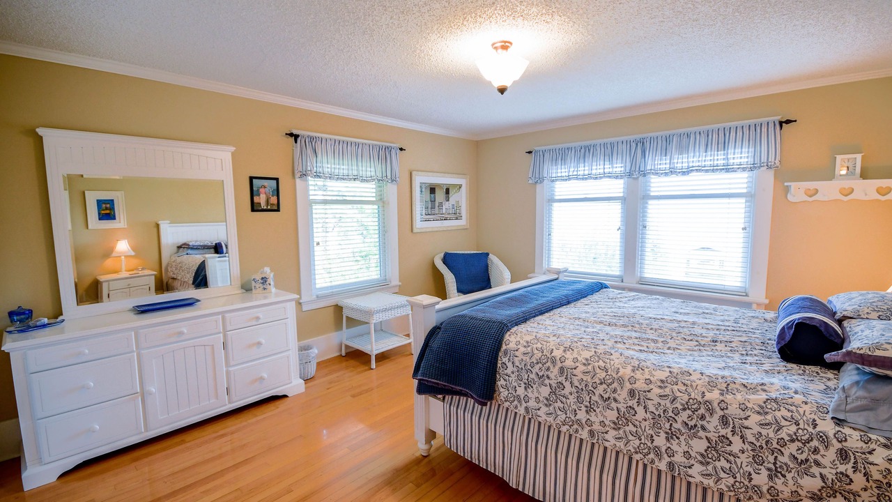 Photo of Bedroom in Lakeside