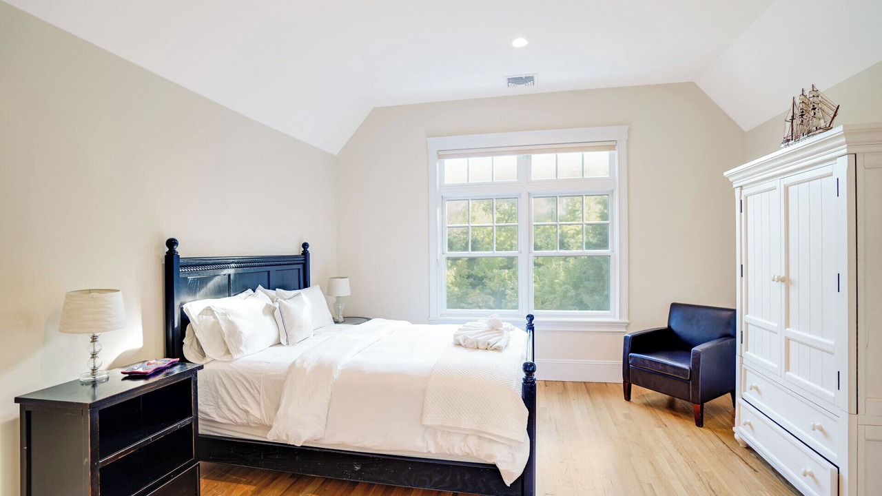 Photo of Bedroom in Wainscott Woods