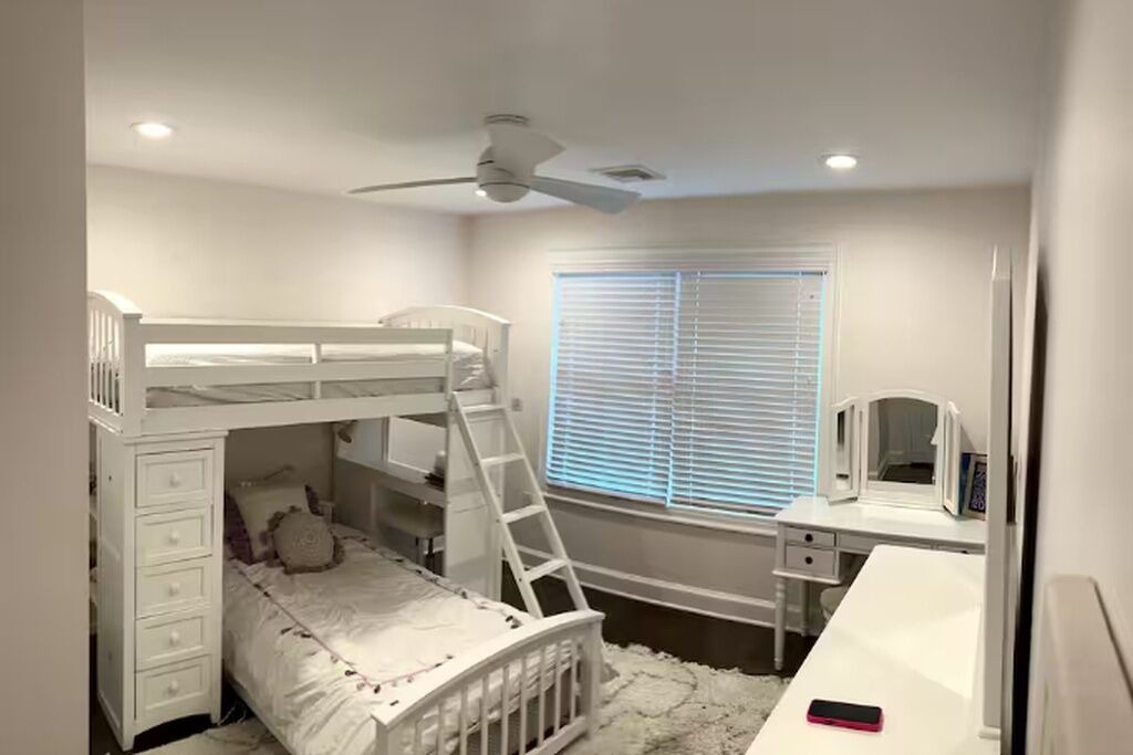 Photo of Bedroom in Teaneck