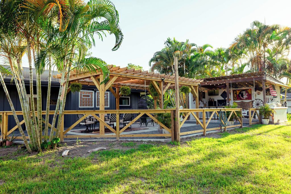 Photo of Outdoor in Jupiter Farms