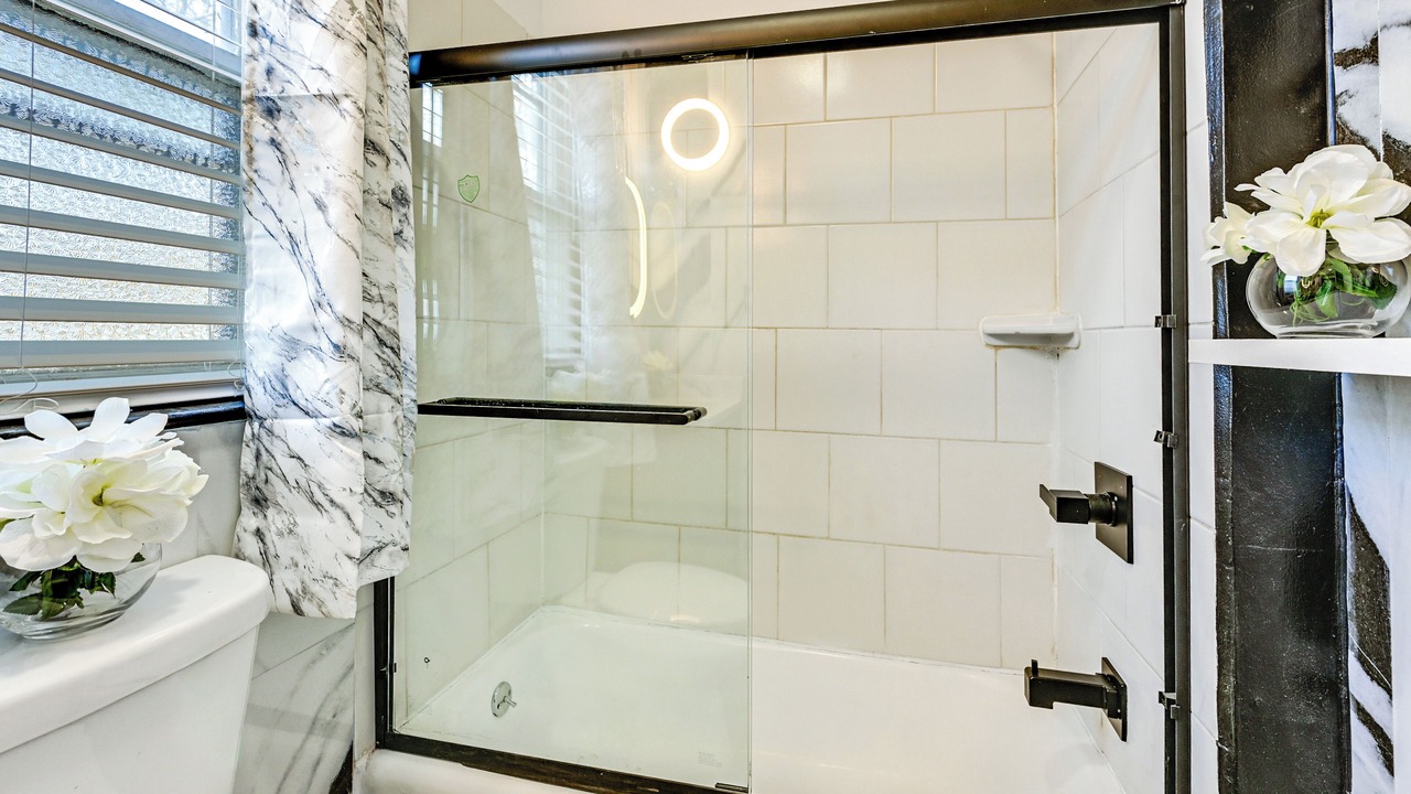 Photo of Bathroom in Teaneck