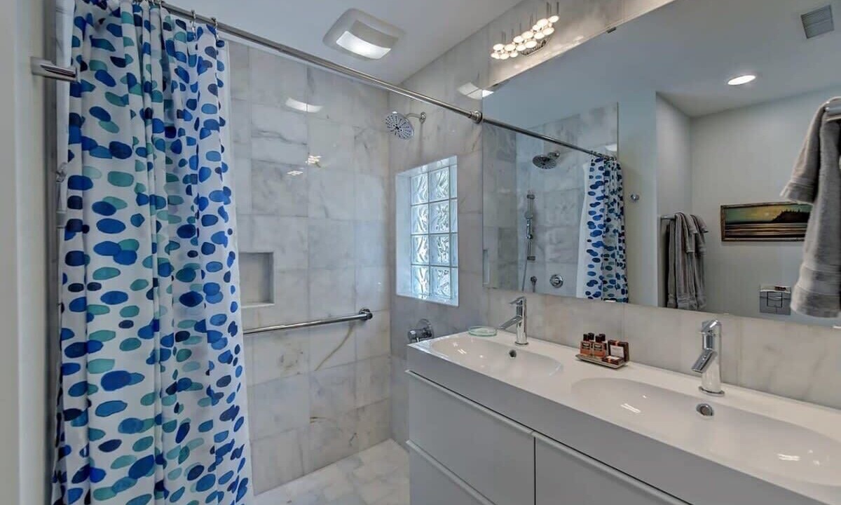 Photo of Bathroom in Cherry