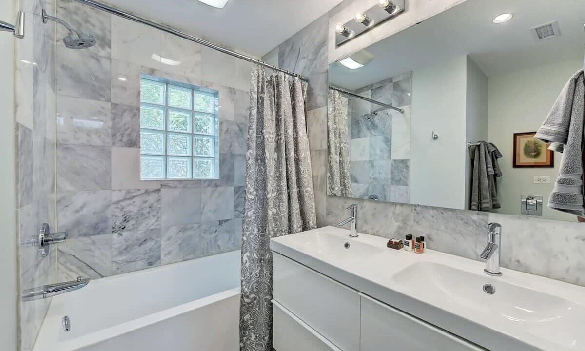 Photo of Bathroom in Cherry