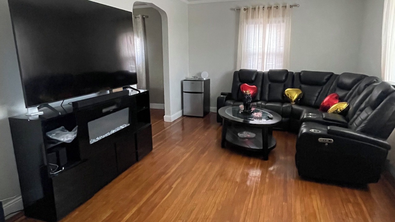 Photo of Livingroom in Alden Manor