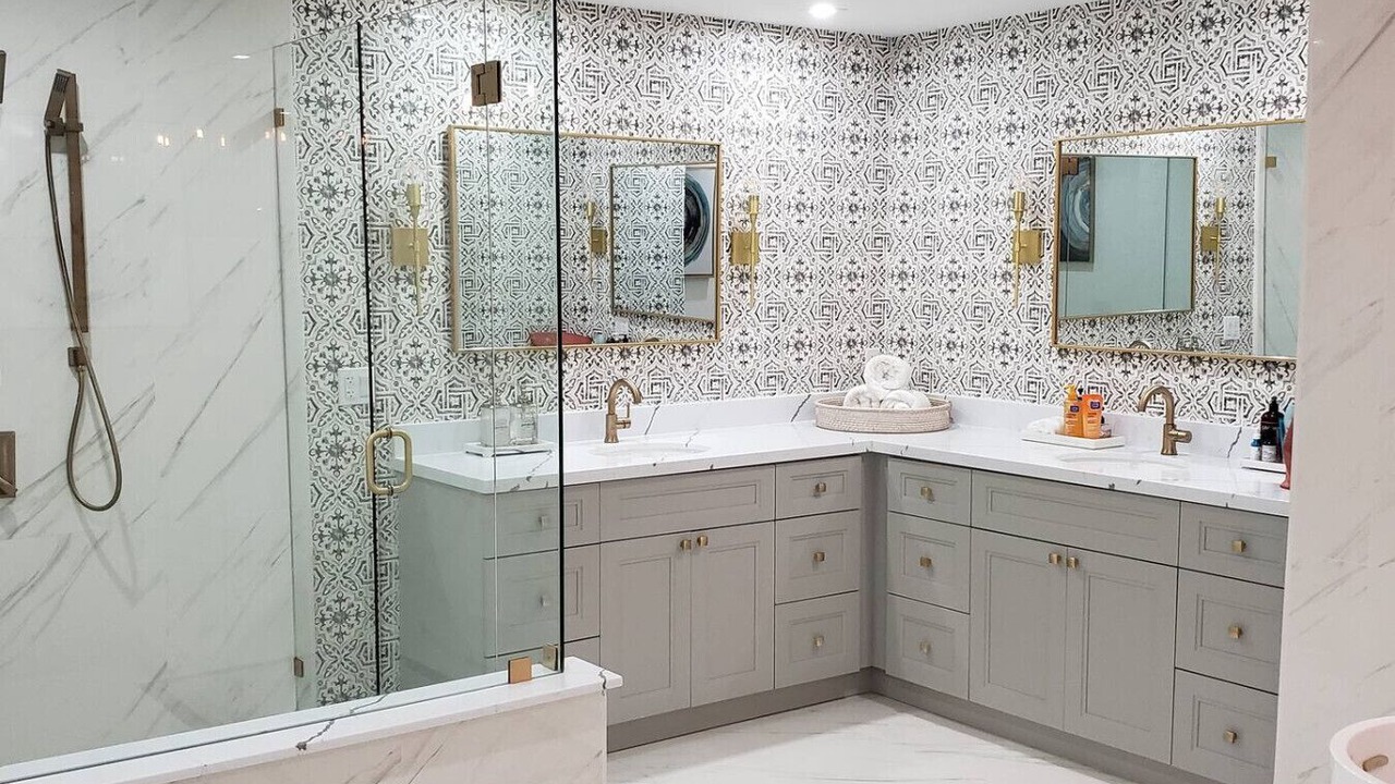 Photo of Bathroom in Caloosahatchee