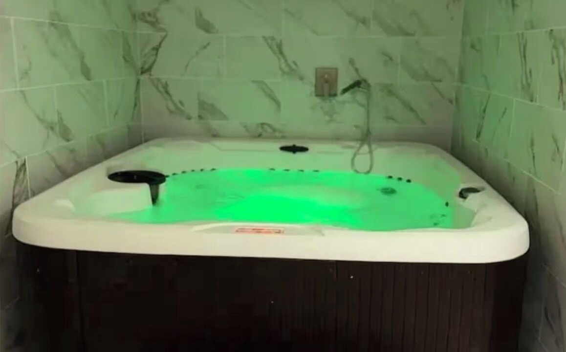 Photo of Bathroom in Alden Manor