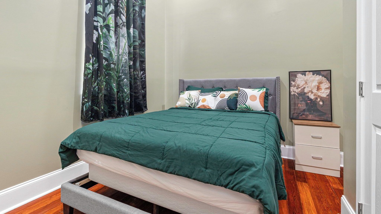 Photo of Bedroom in Central City