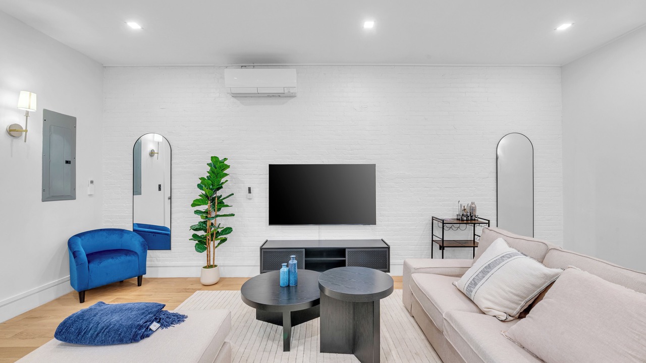 Photo of Livingroom in Midtown West