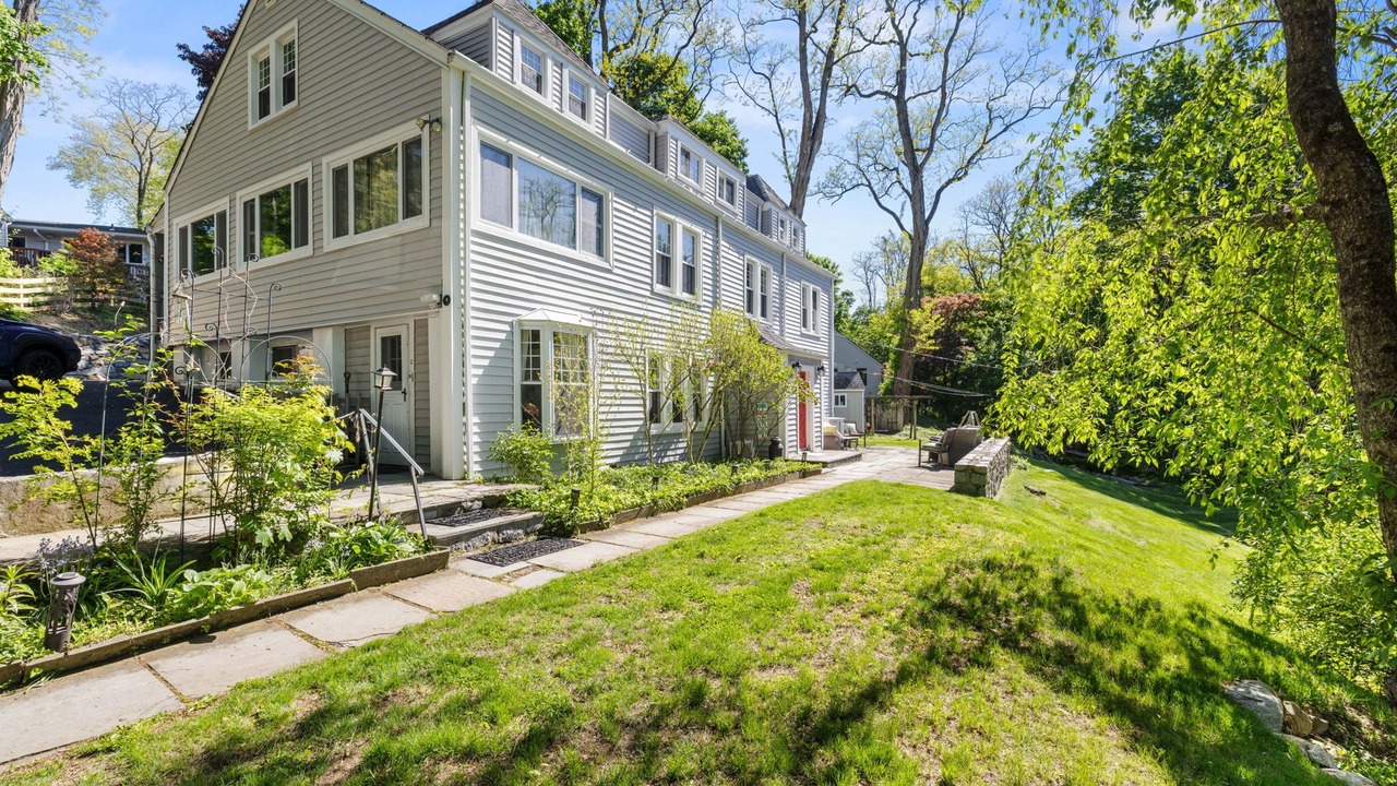 Photo of Outdoor in Pleasantville