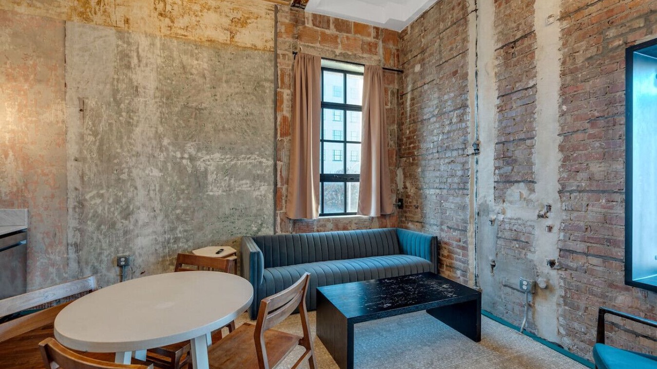 Photo of Livingroom in French Quarter