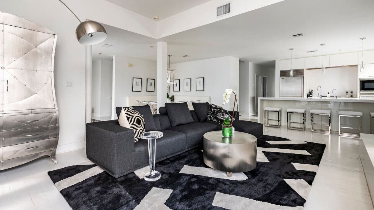 Photo of Livingroom in East Riverside
