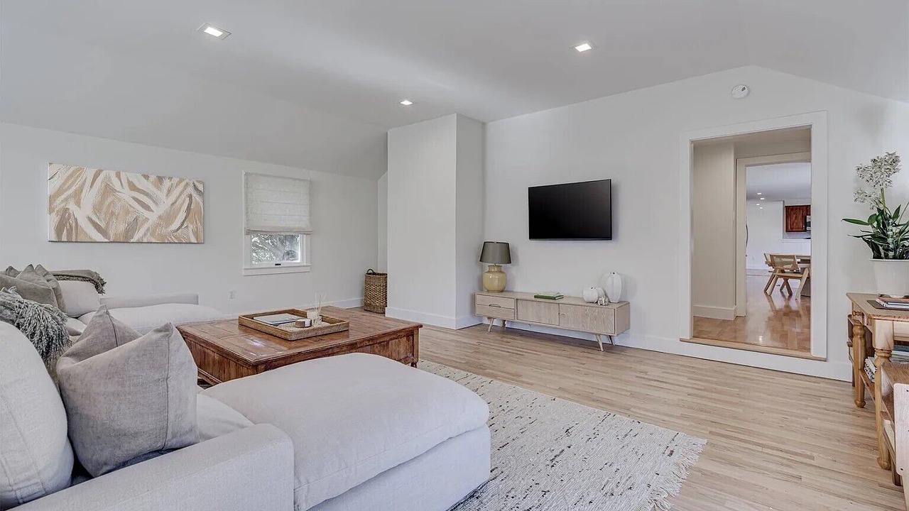 Photo of Livingroom in Village of Southampton