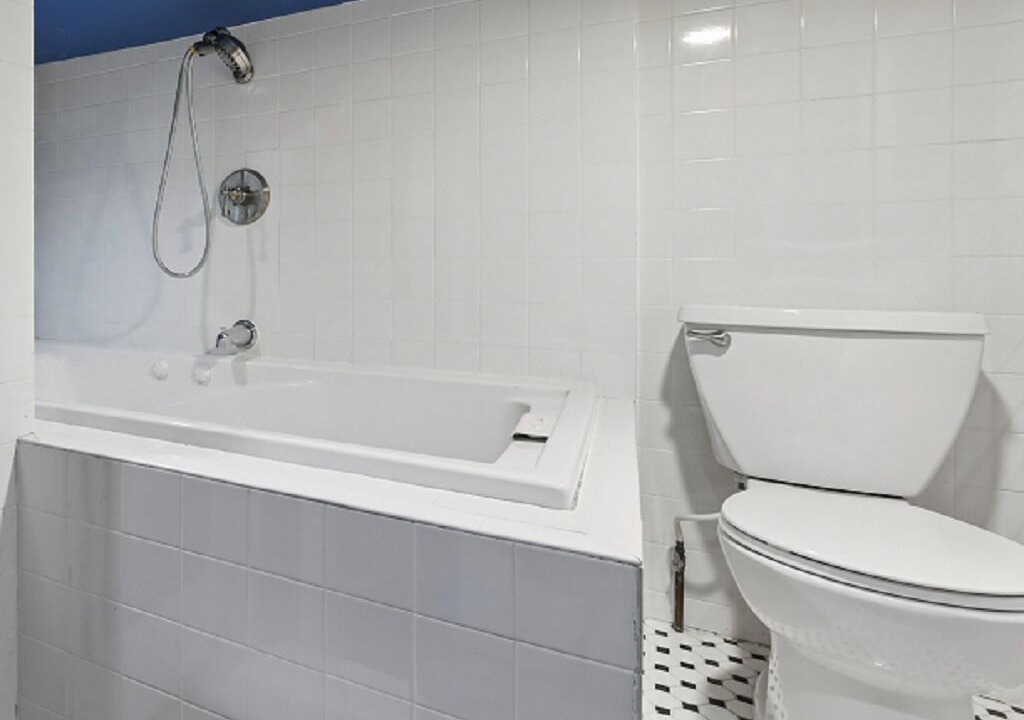 Photo of Bathroom in Teaneck