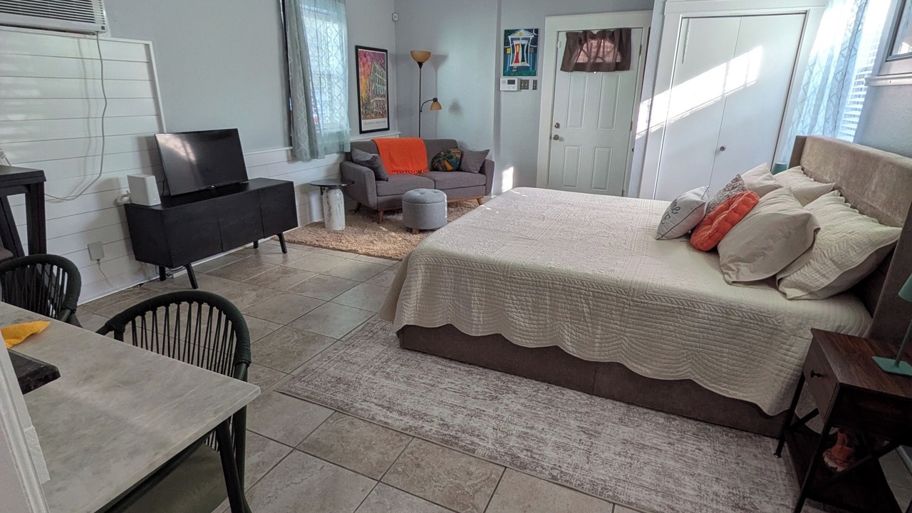 Photo of Bedroom in Black Pearl
