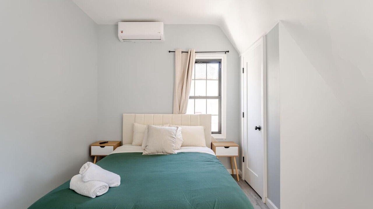 Photo of Bedroom in Black Rock Historic District