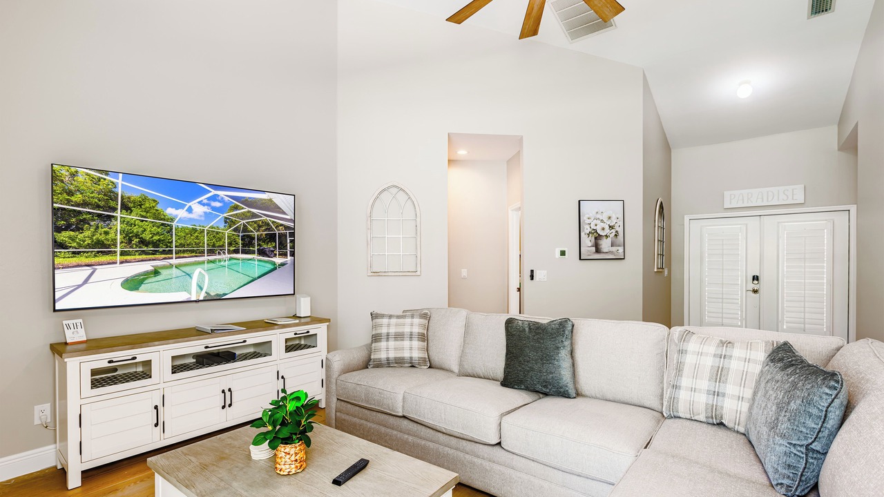 Photo of Livingroom in Falcons Glen