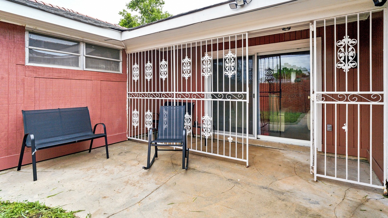 Photo of Patio Balcony in Pines Village