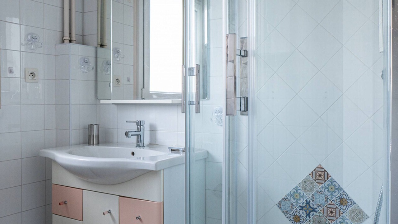 Photo of Bathroom in Novel