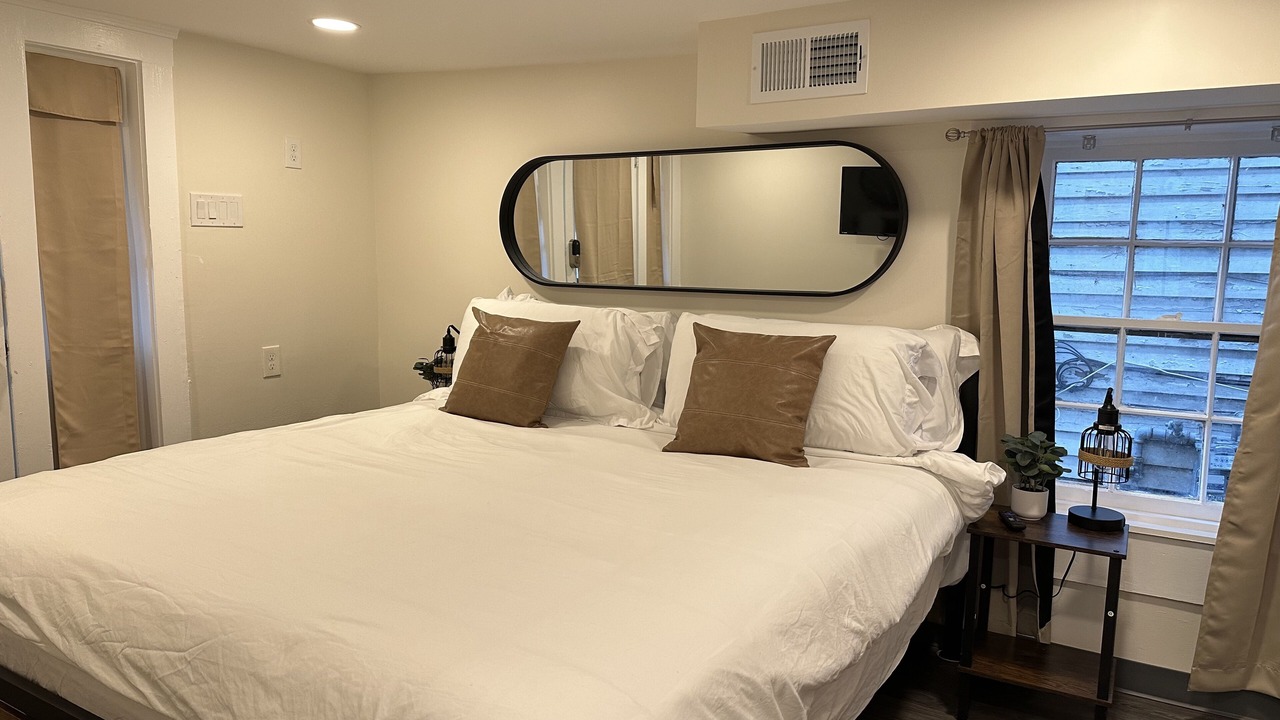 Photo of Bedroom in Mid-City