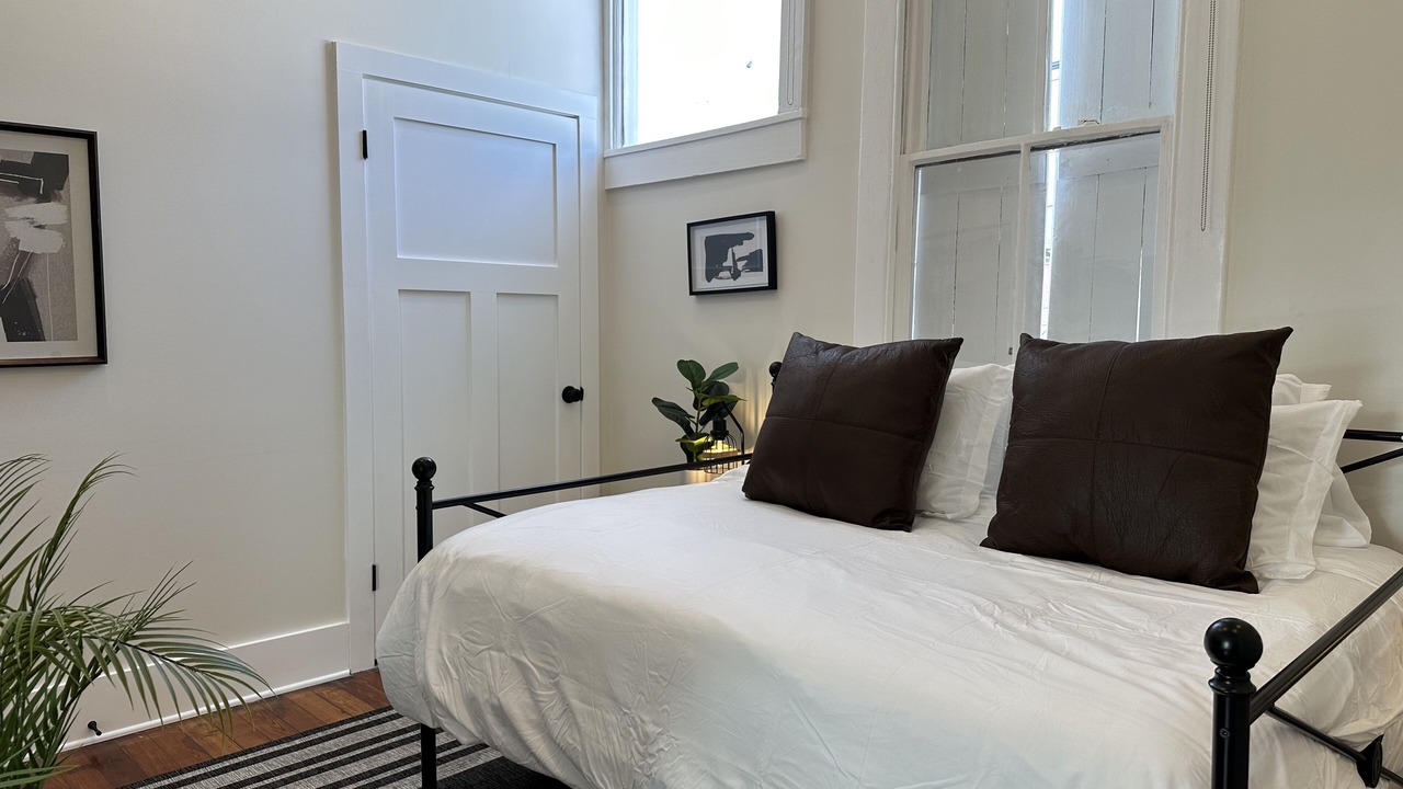 Photo of Bedroom in Mid-City