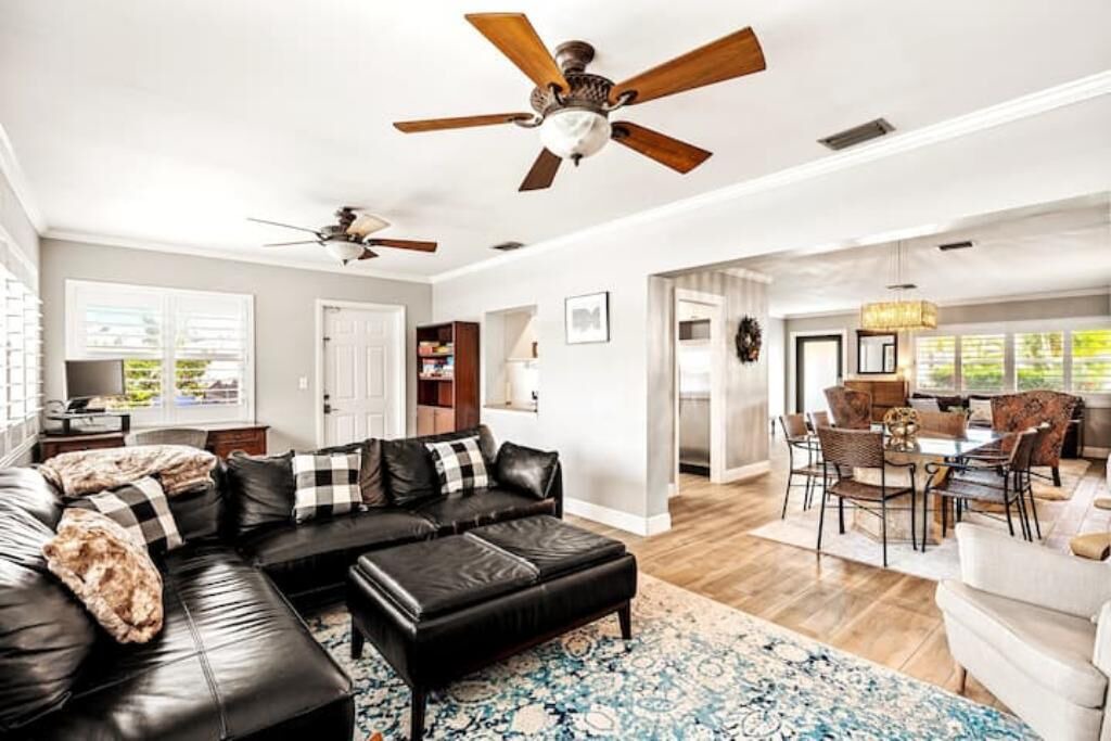 Photo of Livingroom in Lake Clarke Shores